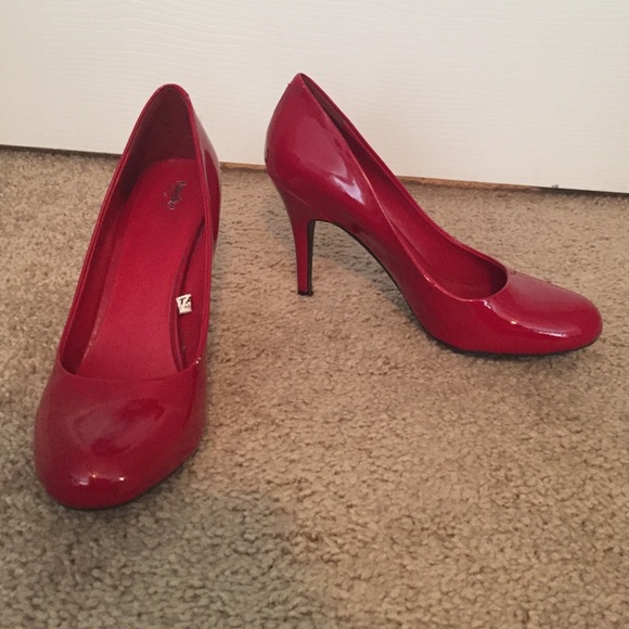 👠Mossimo Red pumps.👠 - Picture 1 of 3