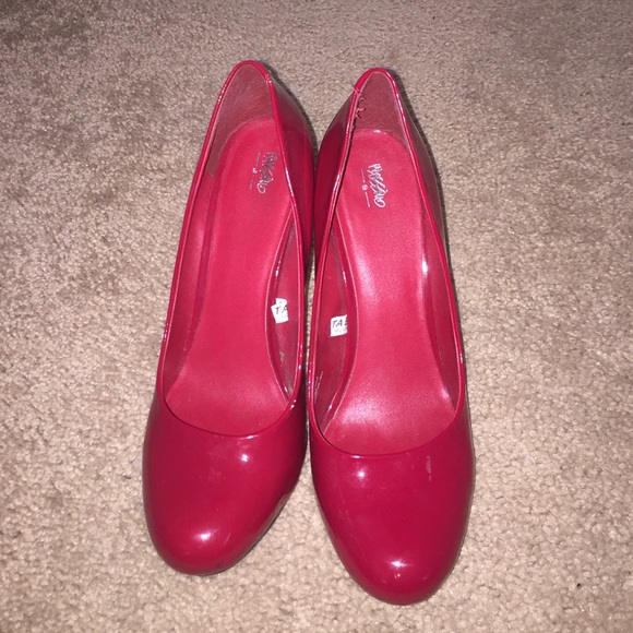 👠Mossimo Red pumps.👠 - Picture 2 of 3