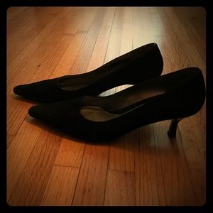 Bandolino Black Suede Leather Pointed Toe Pumps. 9