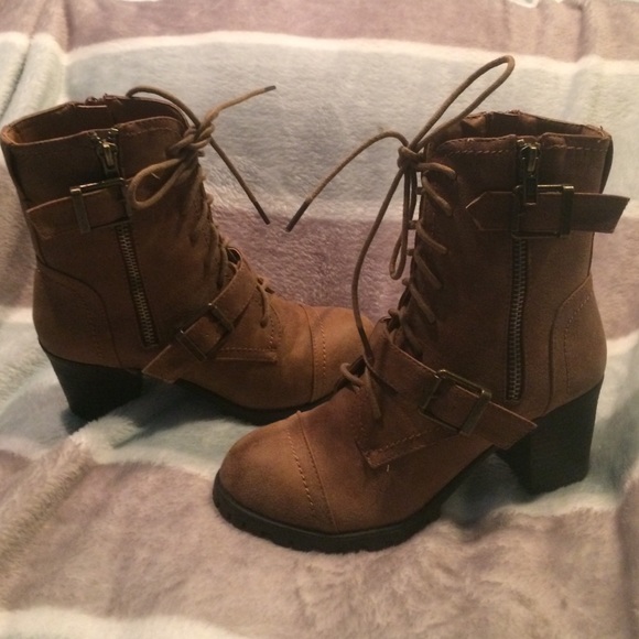 Super cute brown boots size 6