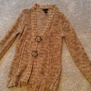 Sweater with flower buttons