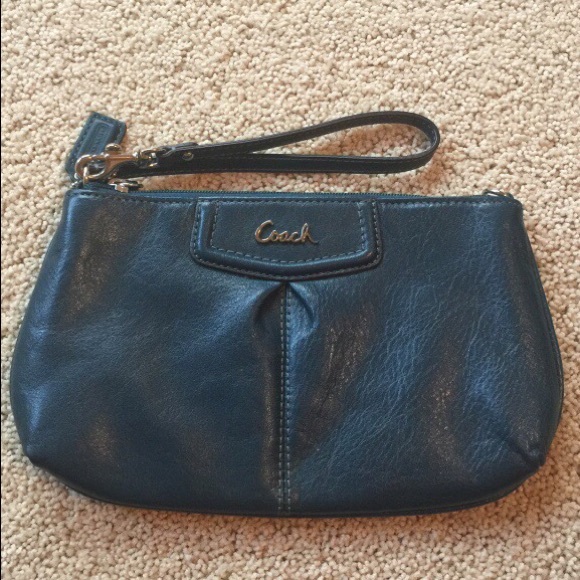 COACH💰 👜 dark blue with plenty of pockets!:)
