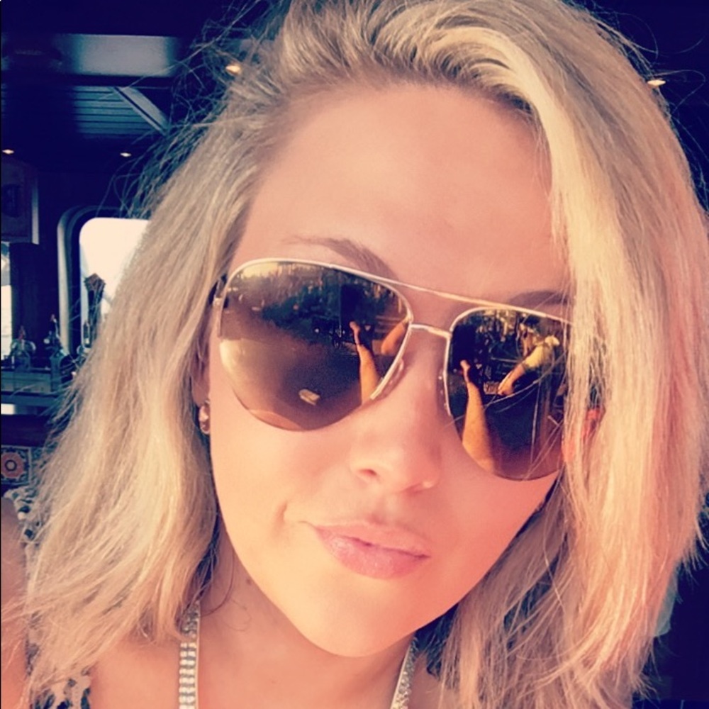 Meet your Posher, Leslie