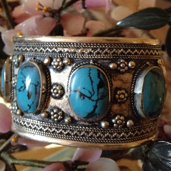 Vintage Jewelry - Vintage turquoise cuff
