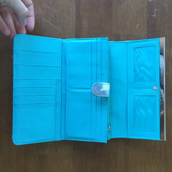 Wallet with lots of pockets for organization