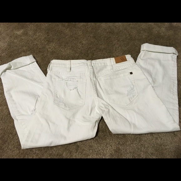 ✨Like New✨ White Distressed Boyfriend Jeans - Picture 2 of 4