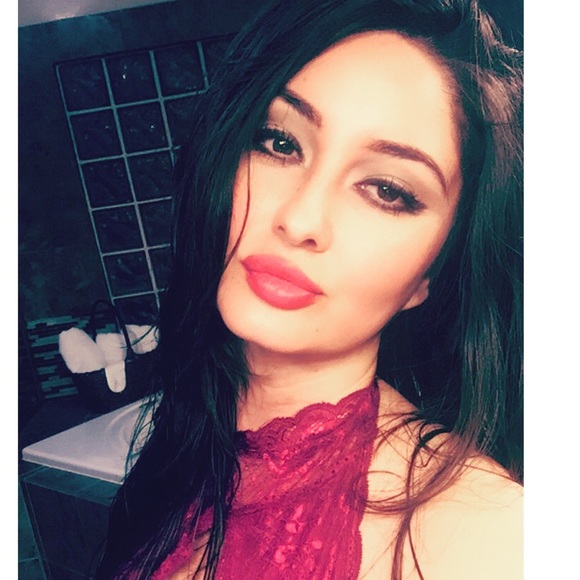 Meet your Posher, Fatima