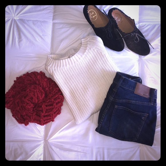 GAP crew neck sweater