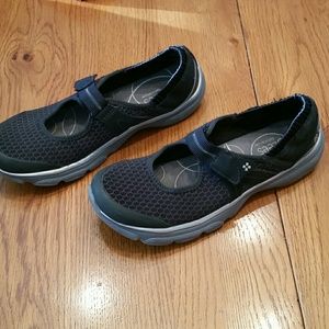 Naturalizer sneakers