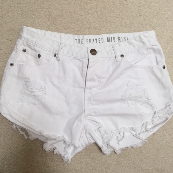 the frayed mid rise shorts