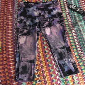Vera Wang Capri Leggings