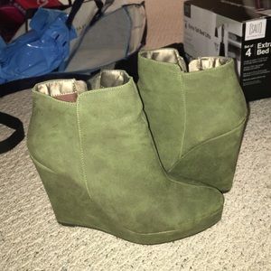 Olive green bootie!