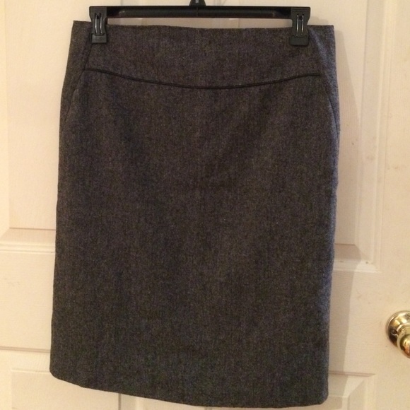 Classic, lined wool skirt.