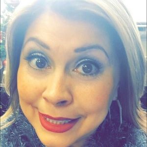 Meet your Posher, Yvette
