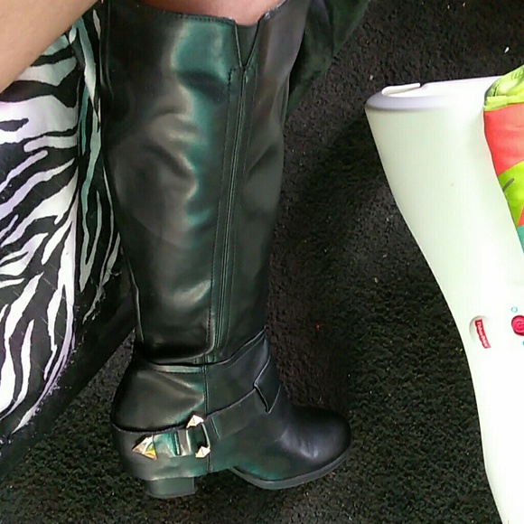 Knee High boots - Picture 4 of 4