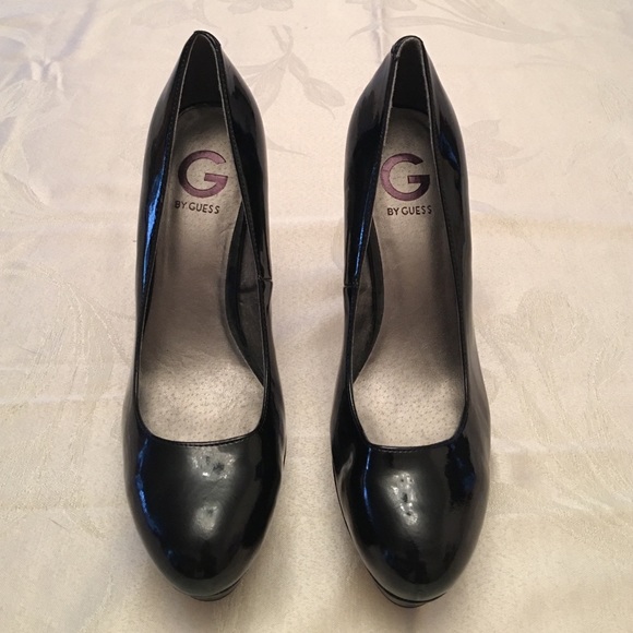 Black Guess pumps