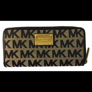 100% Authentic Brand New Michael Kors Wallet
