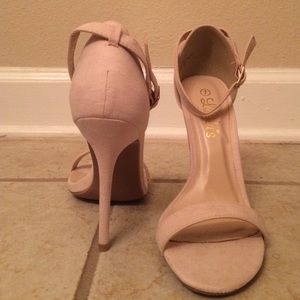 Classic heel! Brand new