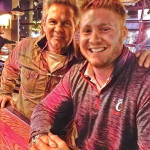 Meet your Posher, Max