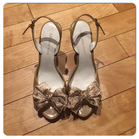 Anne Klein peep toe shoes