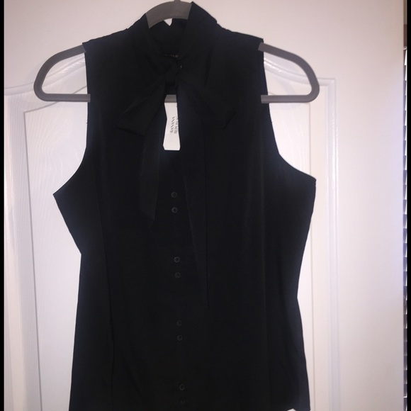 Banana republic black sleeveless bow collar