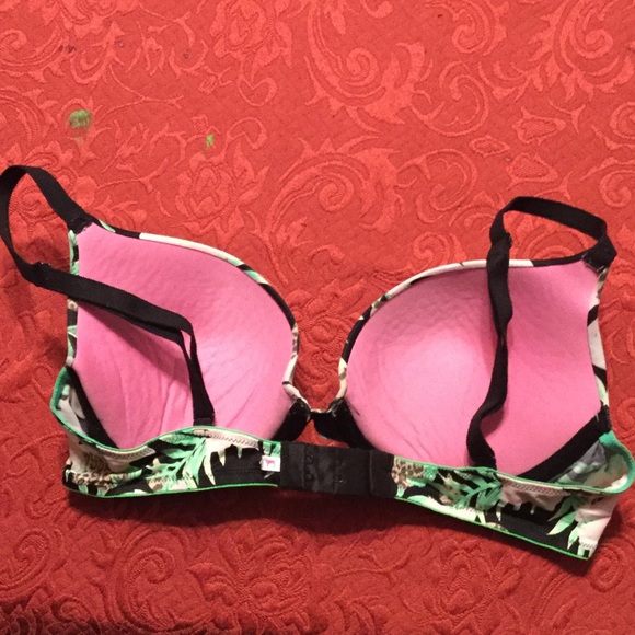 Flash sale!! Victoria's Secret bra - Picture 2 of 2