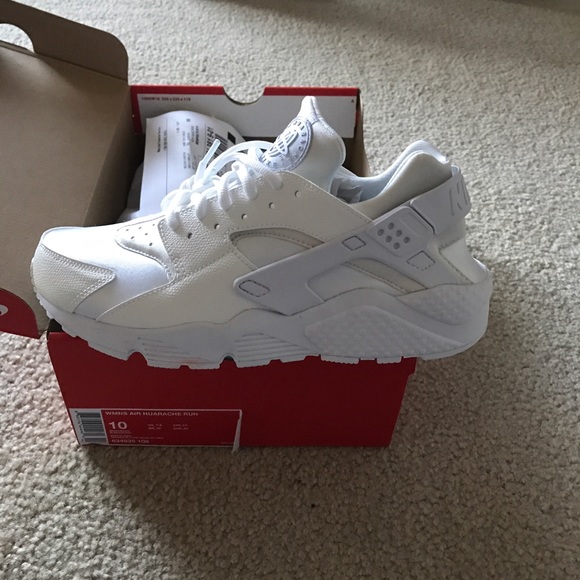 Women's White Nike Huarache Run Size 10