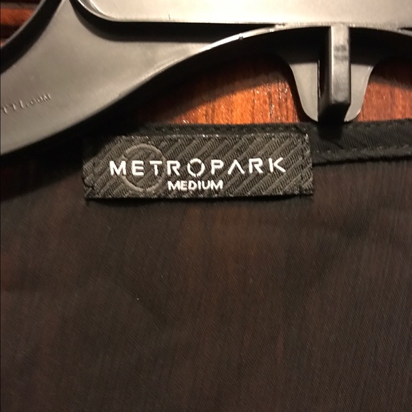 Metropark Ruffle Vest - Picture 2 of 3