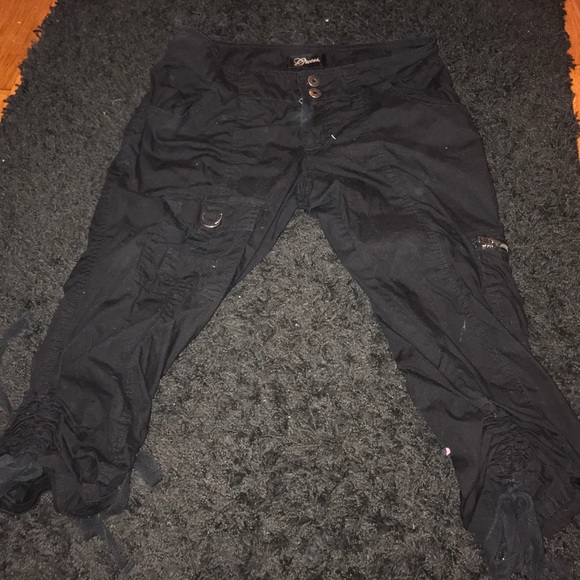 Guess Size 28 capri black pants!