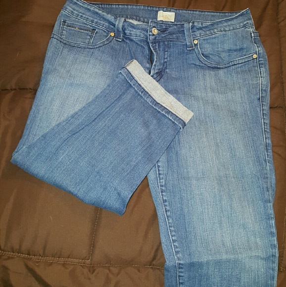 ⛔⛔ 📛SOLD 📛⛔⛔Levi's - Capri's 2 pair $18 each.