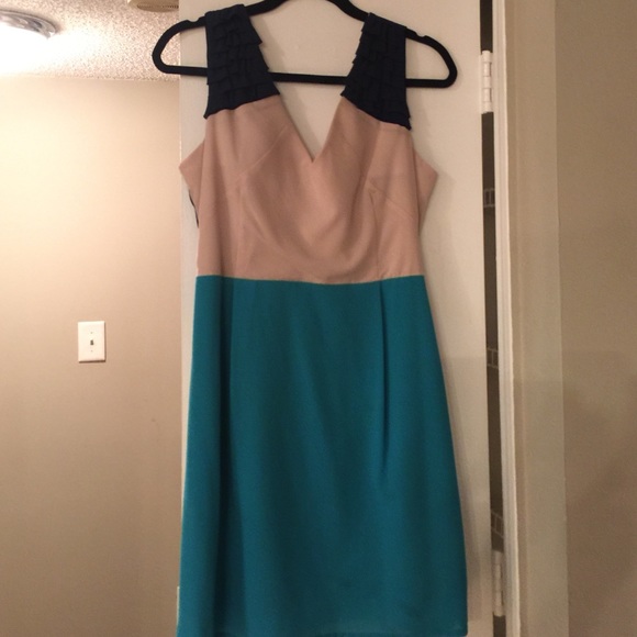 Boutique MultiColor Dress w/Ruffle Shoulder Detail