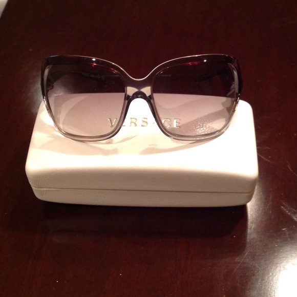 Never Worn Versace Sunglasses! - image 1