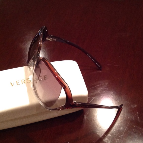 Never Worn Versace Sunglasses! - image 2