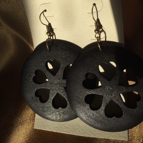 🎉carved heart earrings 🎈