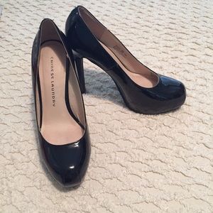Black pumps