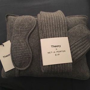 Theory Cashmere Travel Set