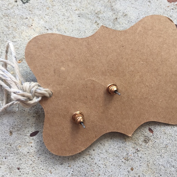 Pearl-like Gold-tone Round Statement Studs - Picture 3 of 3