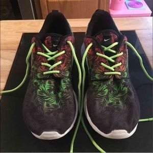 Girls Roche. Sz 4. Look great!!