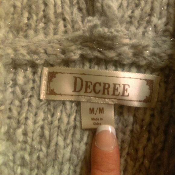 Knee length Beautiful Sweater - Picture 2 of 4