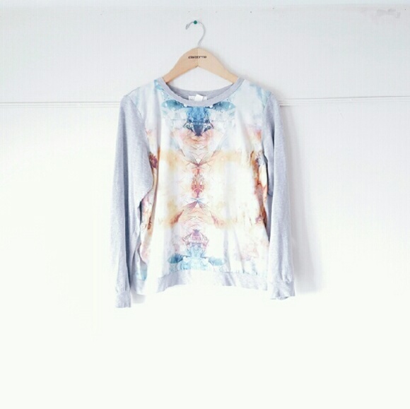 Grey Long Sleeved Colorful Geometric Pattern Top