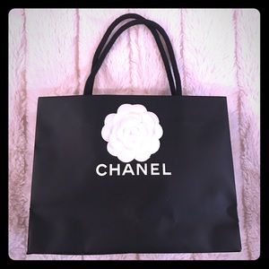 CHANEL Gift Bag!