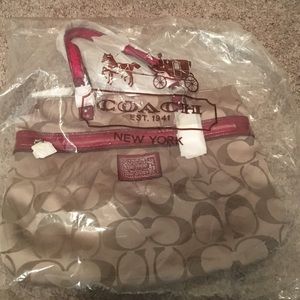 Brand New in bag Coach Signature Daisy Purse.