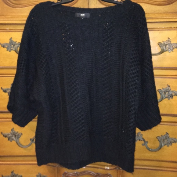 Nice midway sleeve throw over sweater with holes