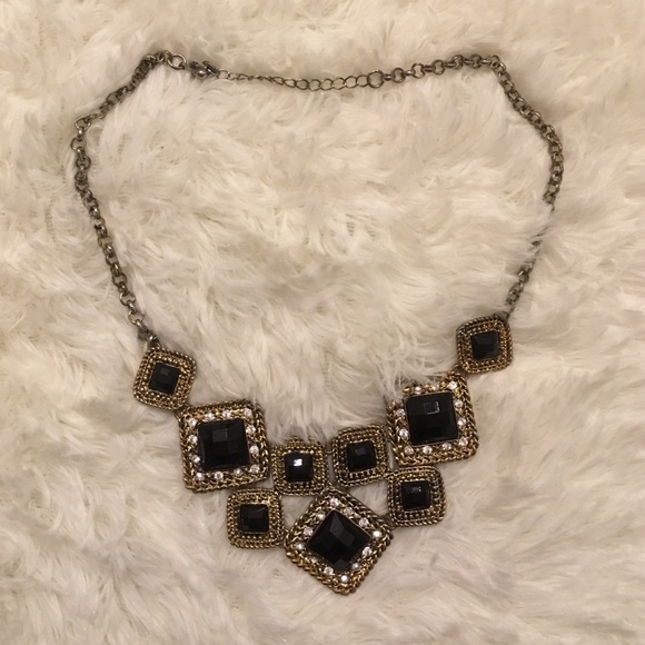 🛍 Moving Clear Out! Gorgeous Necklace