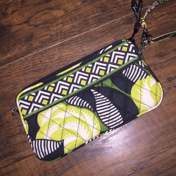 Vera Bradley Handbags - Green Vera Bradley Wristlet NWOT