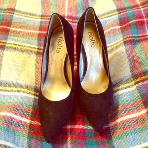 Rialto Melody Black Suede Dress Pumps