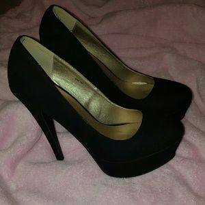 Black platform heels 💁