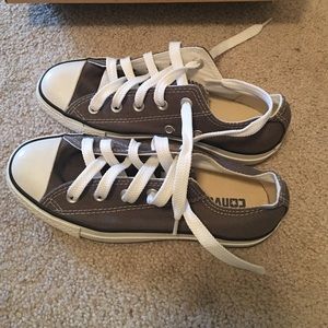 Grey converse