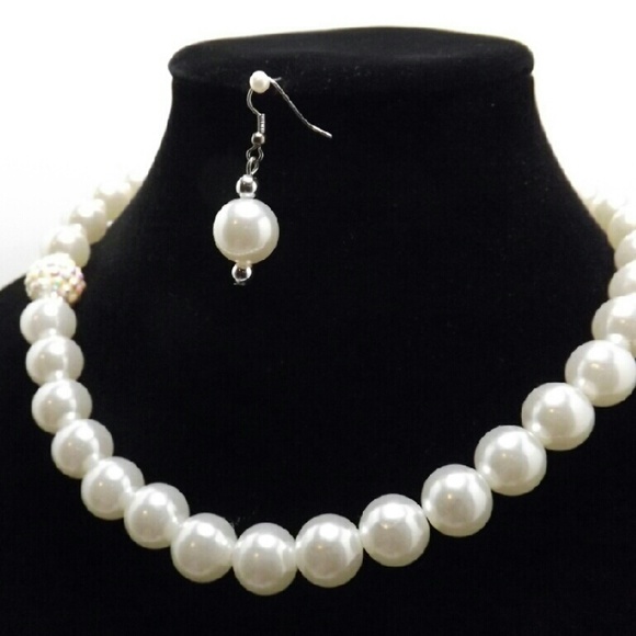 Classic Necklace Set - Picture 3 of 4