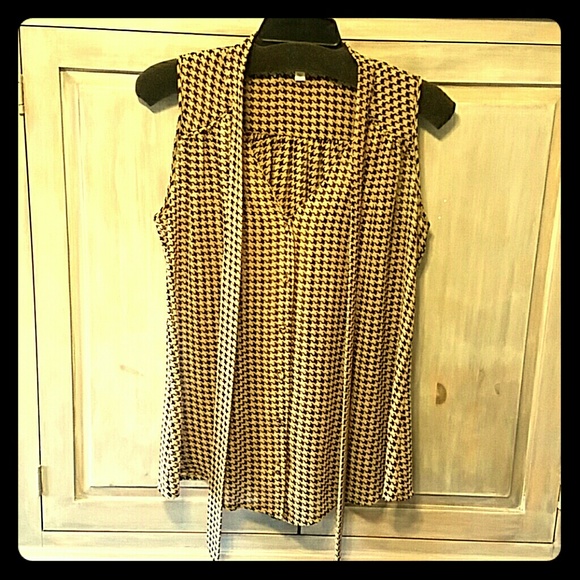 Donated 1/5 - Tie-neck sleeveless blouse